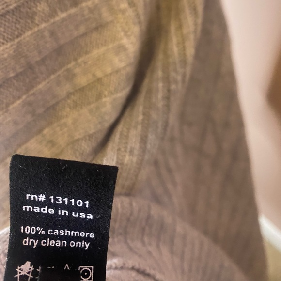 🚫SOLD🚫 NWOT BERYLL 100% Cashmere ribbed poncho One Size - Picture 11 of 13